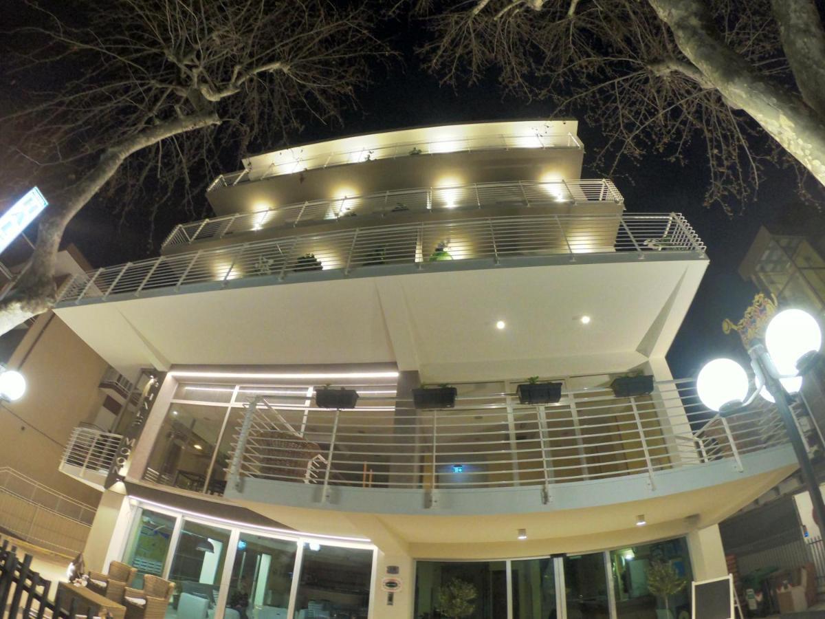 Hotel Half Moon Airport Restaurant Римини Экстерьер фото