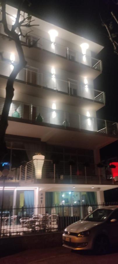 Hotel Half Moon Airport Restaurant Римини Экстерьер фото