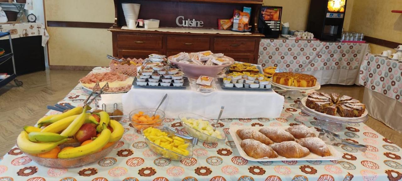 Hotel Half Moon Airport Restaurant Римини Экстерьер фото