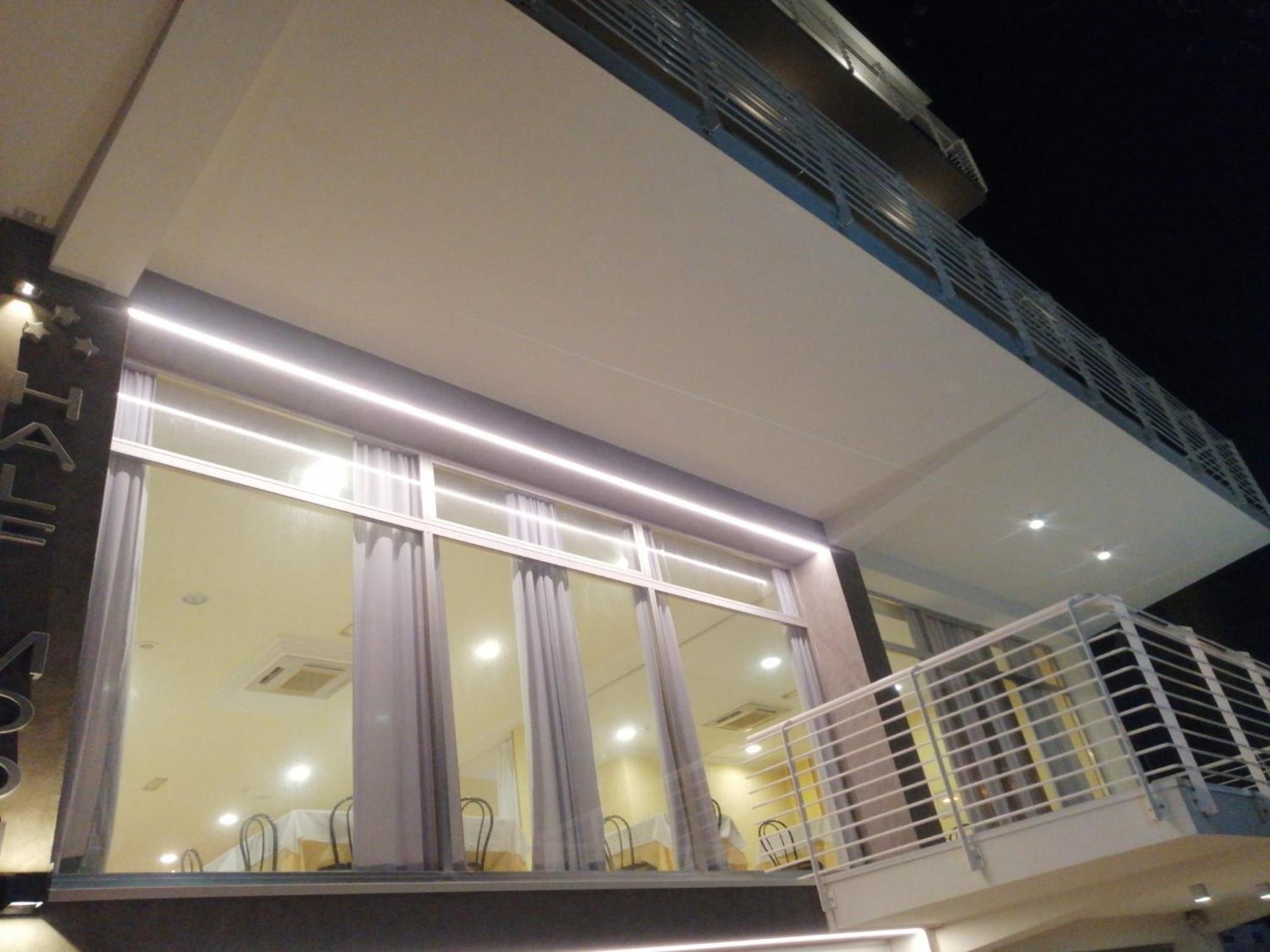 Hotel Half Moon Airport Restaurant Римини Экстерьер фото