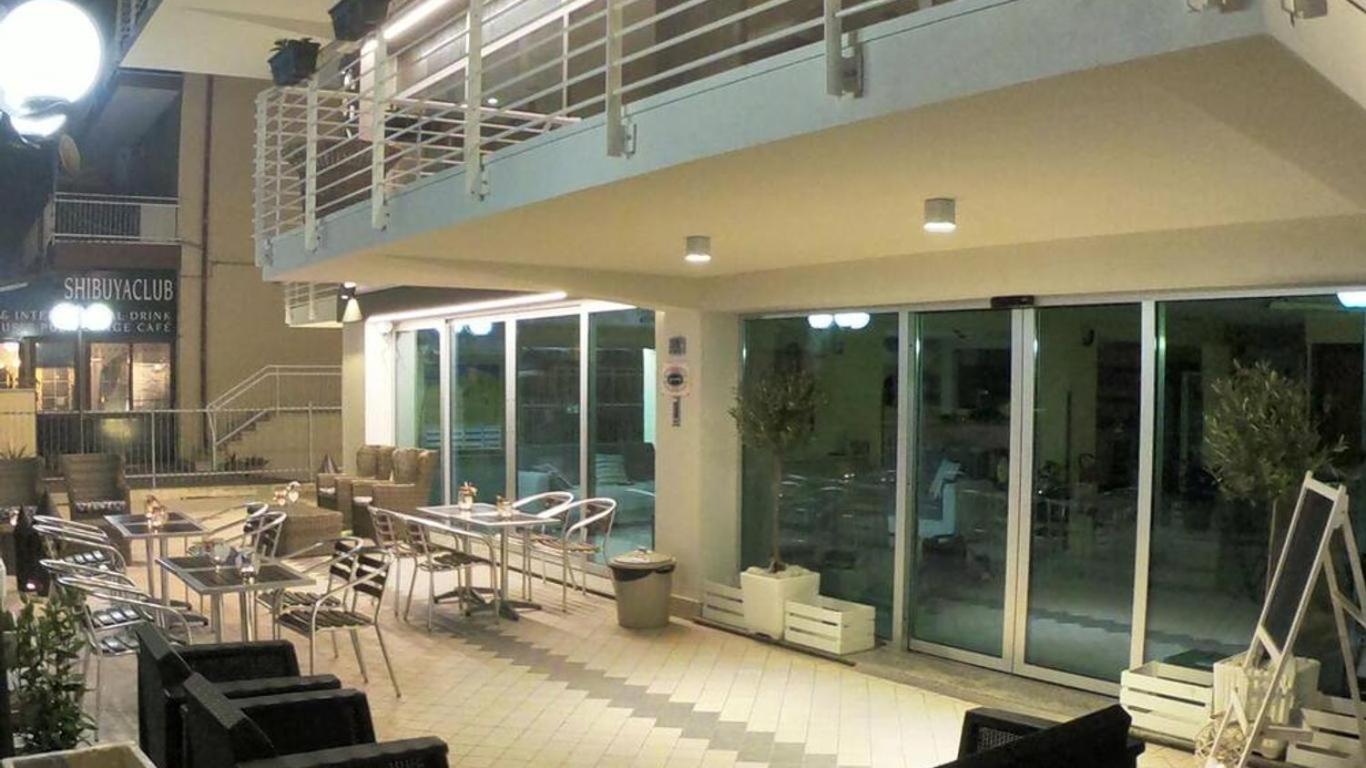 Hotel Half Moon Airport Restaurant Римини Экстерьер фото